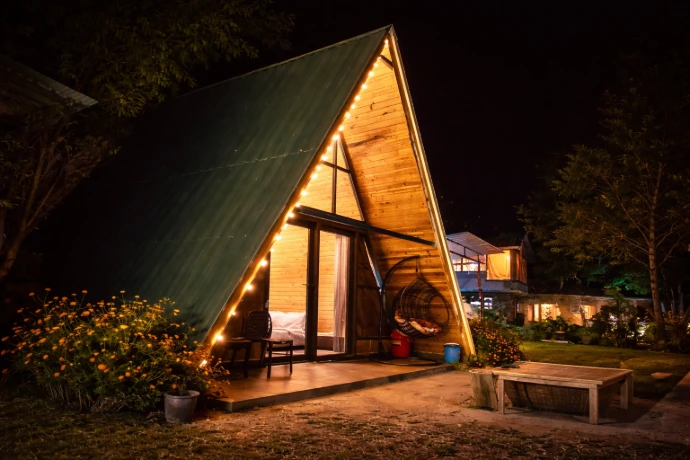 Luxury A-frame cottage stay in Jibhi at Nirvana Tandi