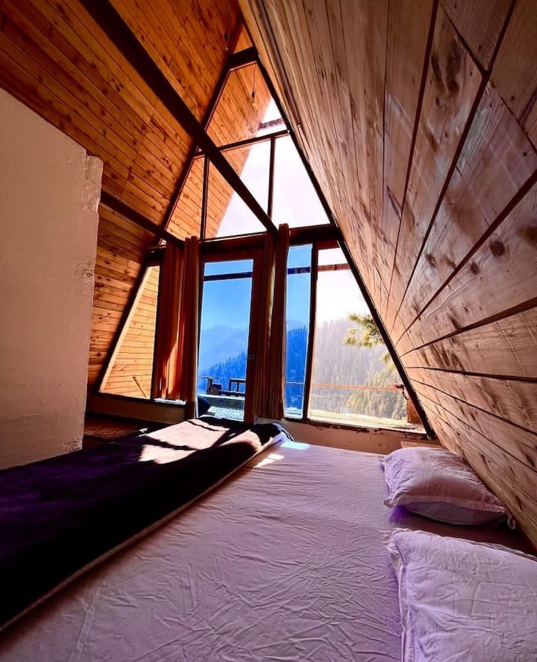 Comfortable stay inside A-frame cottage in Jibhi