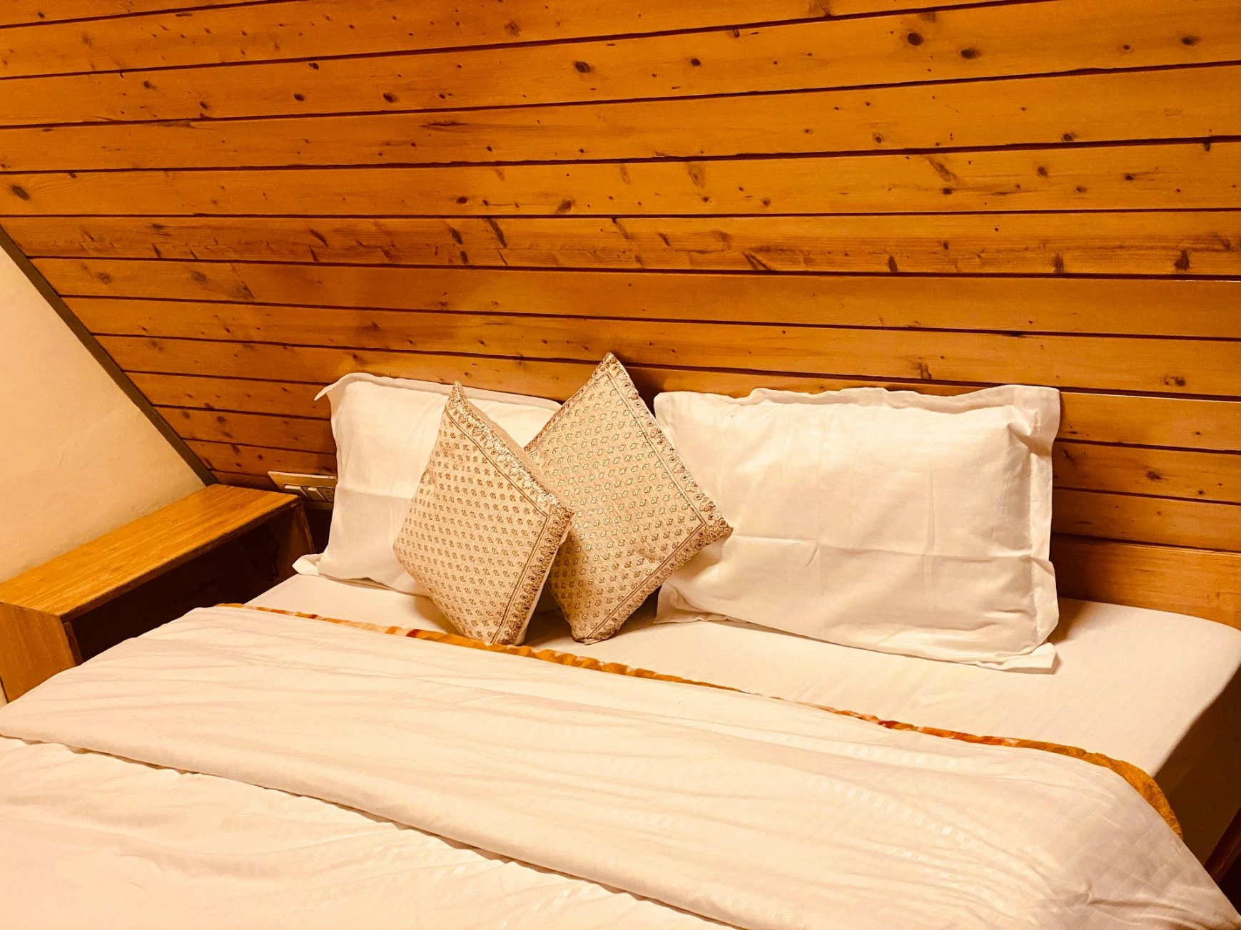 Comfortable stay inside A-frame cottage in Jibhi