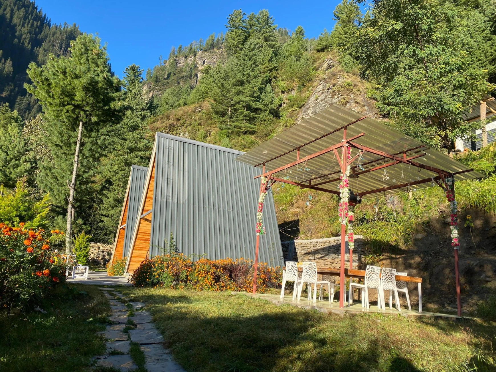 Luxury A-frame cottage in Jibhi at Nirvana Tandi