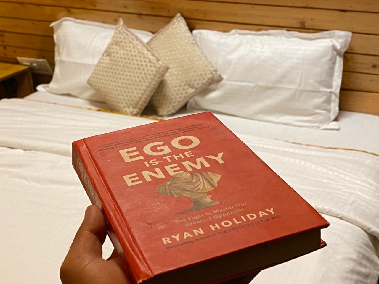 Cozy bedroom inside A-frame cottage in Jibhi