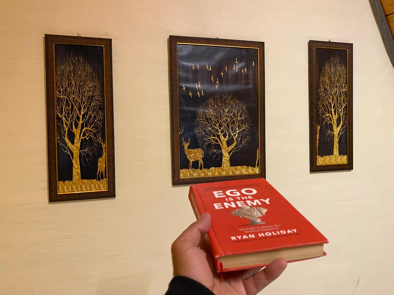 Cozy bedroom inside A-frame cottage in Jibhi