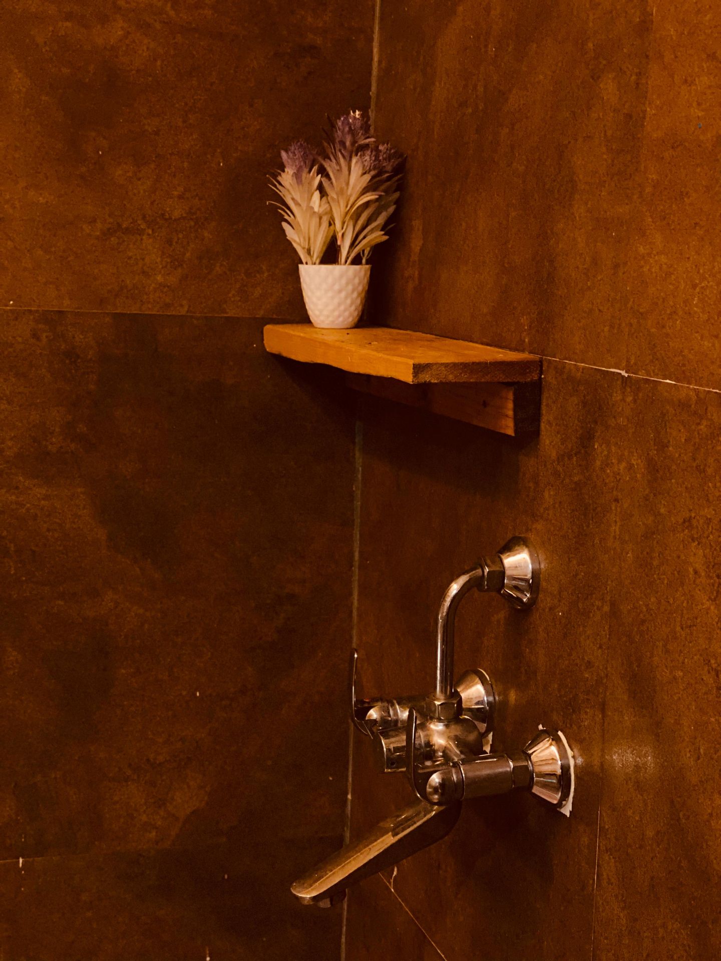 Modern bathroom in luxury A-frame cottage Jibhi