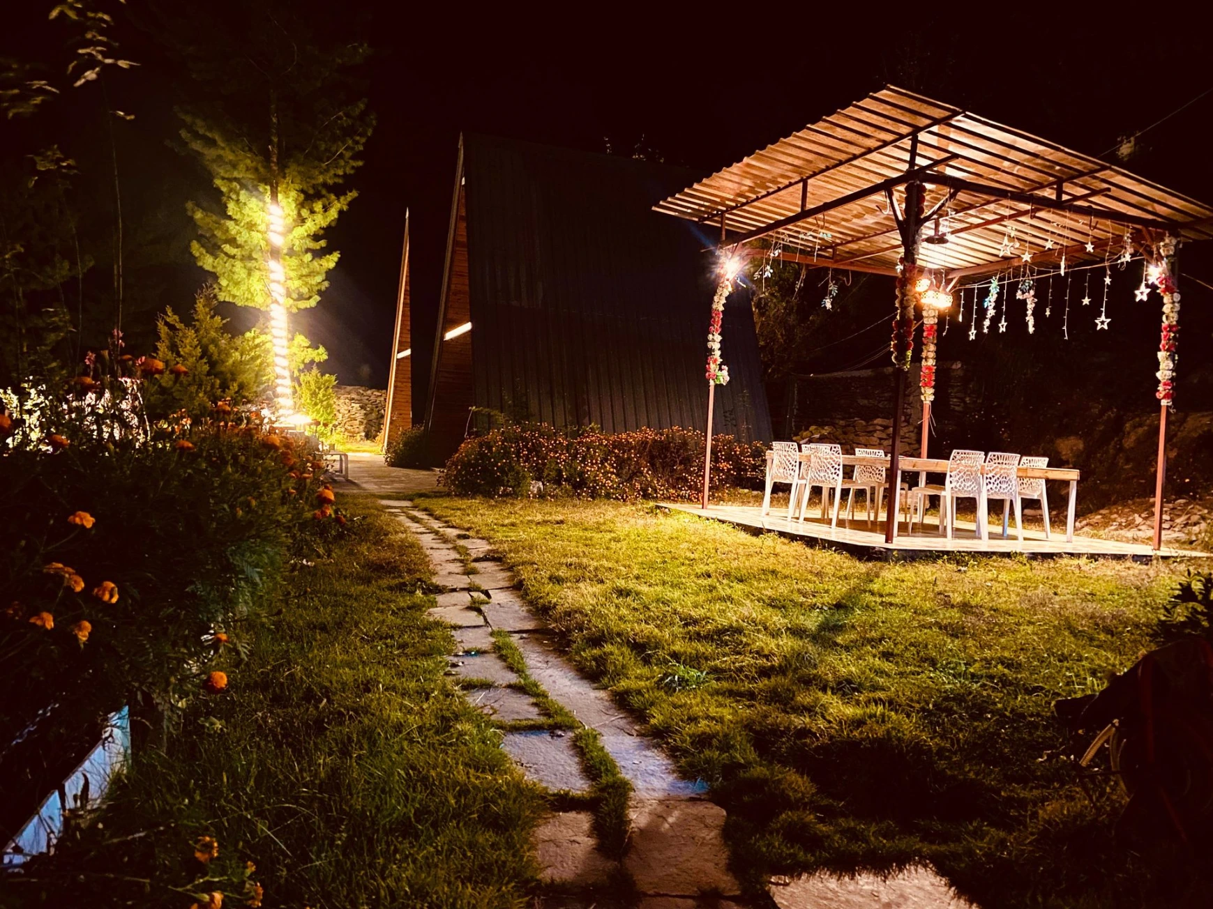 Luxury A-frame cottage in Jibhi at Nirvana Tandi