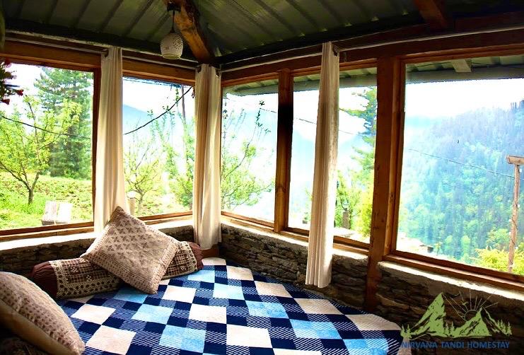 Spacious bedroom in two-room family cottage in Jibhi