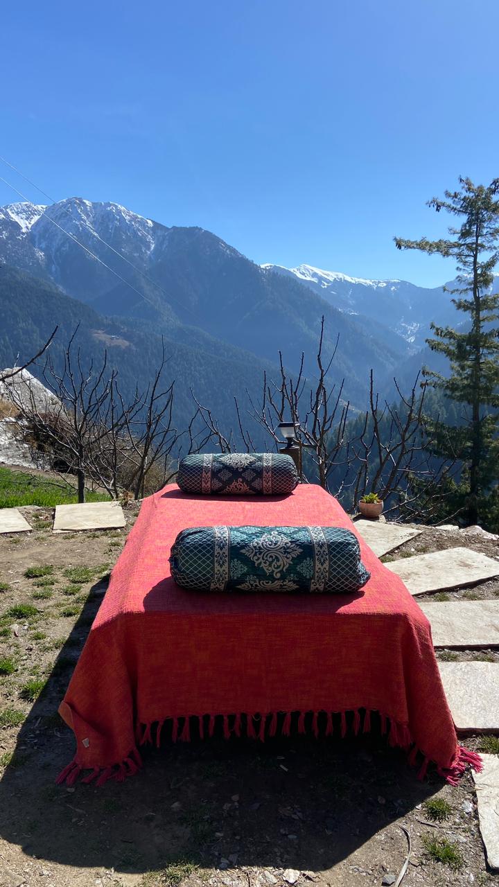 Restored two-room cottage in Jibhi at Nirvana Tandi